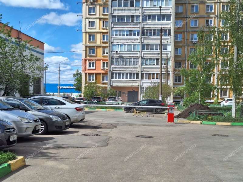 трёхкомнатная квартира на Керченской улице дом 28