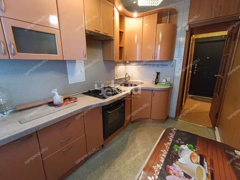 трёхкомнатная квартира на улице Красных Зорь дом 23