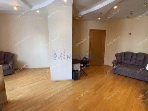 4-komnatnaya-ul-nesterova-d-33 фото