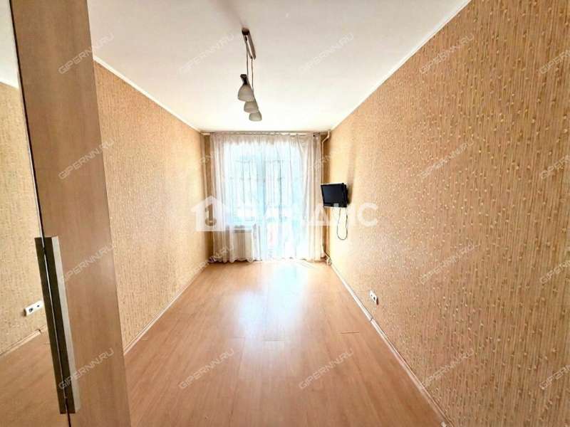 трёхкомнатная квартира на улице Героя Советского Союза Усилова дом 1