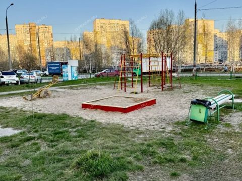 2-komnatnaya-ul-geroya-shnitnikova-d-3 фото