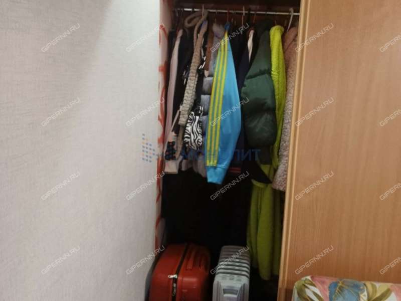 трёхкомнатная квартира на улице Александра Хохлова дом 21