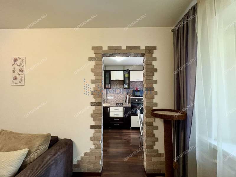 трёхкомнатная квартира на бульваре 60-летия Октября дом 9