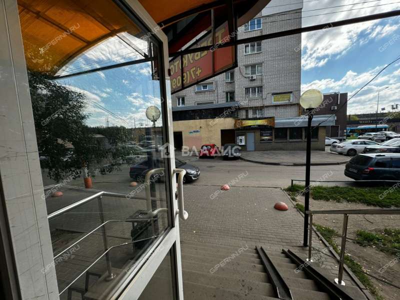 помещение под торговую площадь на проспекте Бусыгина