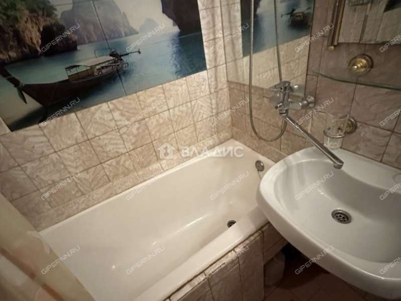 трёхкомнатная квартира на улице Верхнепечёрская дом 4