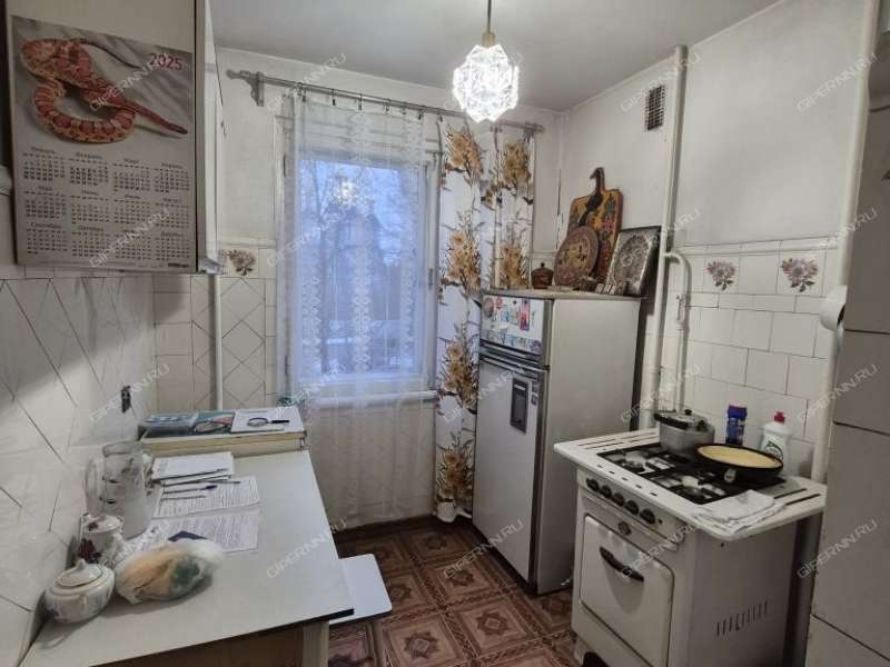 четырёхкомнатная квартира на улице Героя Шнитникова дом 12