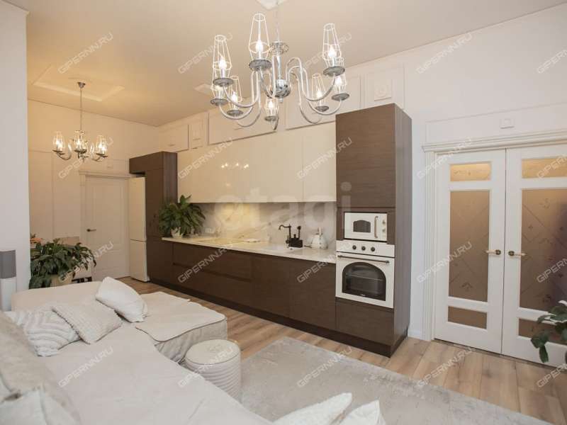 трёхкомнатная квартира на улице Июльских Дней дом 1 к2