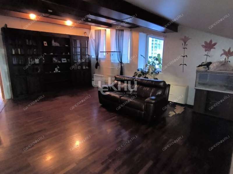 четырёхкомнатная квартира на улице Белинского дом 62