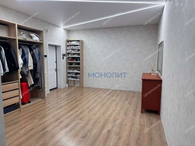 трёхкомнатная квартира на улице Коминтерна дом 127