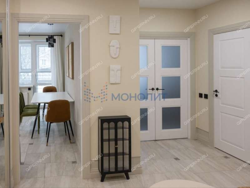 трёхкомнатная квартира на площади Свободы дом 7