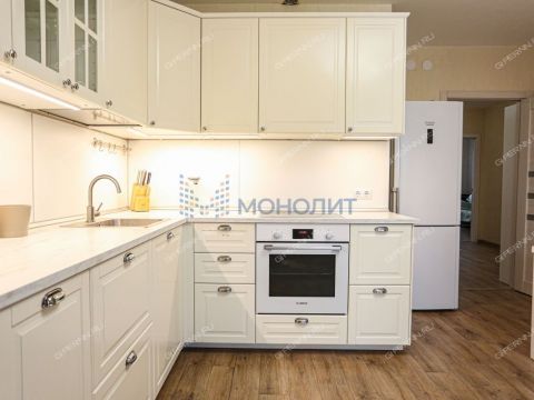 3-komnatnaya-ul-romantikov-d-8 фото