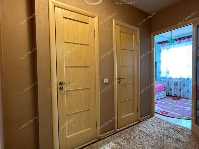 четырёхкомнатная квартира на улице Юлиуса Фучика дом 7