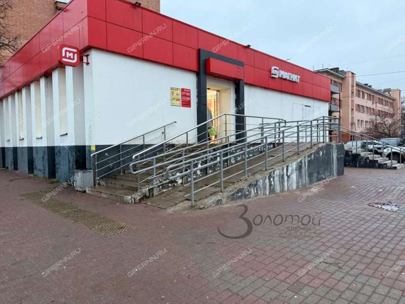 трёхкомнатная квартира на улице Челюскинцев дом 2