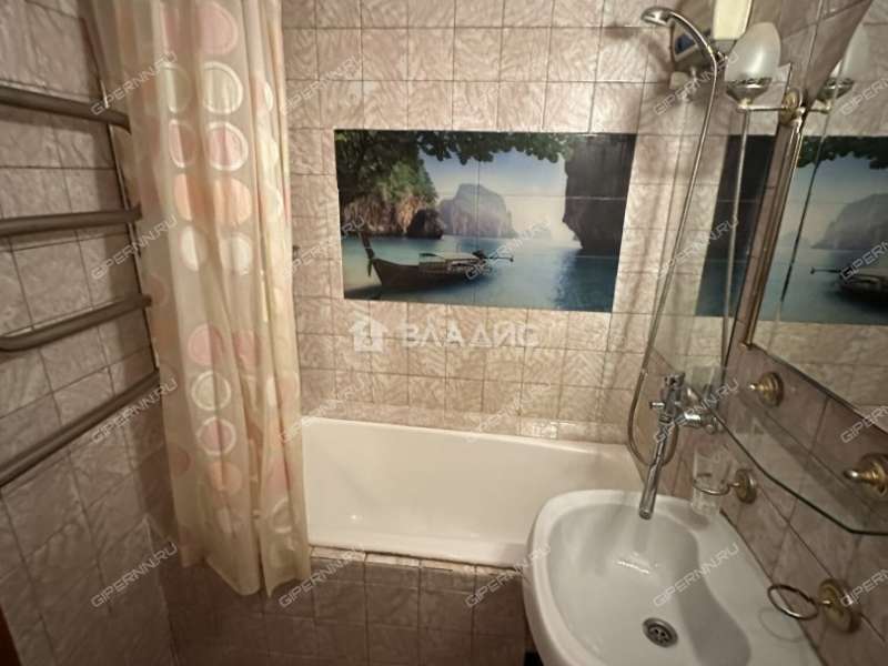 трёхкомнатная квартира на улице Верхнепечёрская дом 4