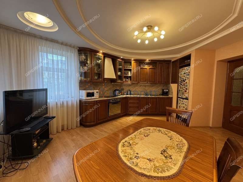 трёхкомнатная квартира на Керченской улице дом 28