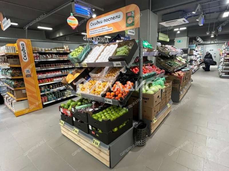 здание под торговую площадь на Кооперативной улице рабочий посёлок Сява