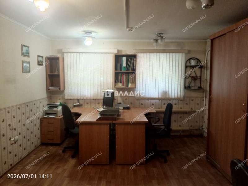 здание под офис, торговую площадь на Коммунистической улице