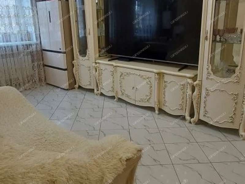 трёхкомнатная квартира на проспекте Кирова дом 33а