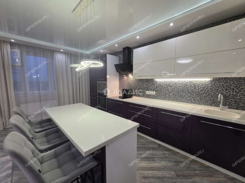 трёхкомнатная квартира на Белозерской улице дом 4