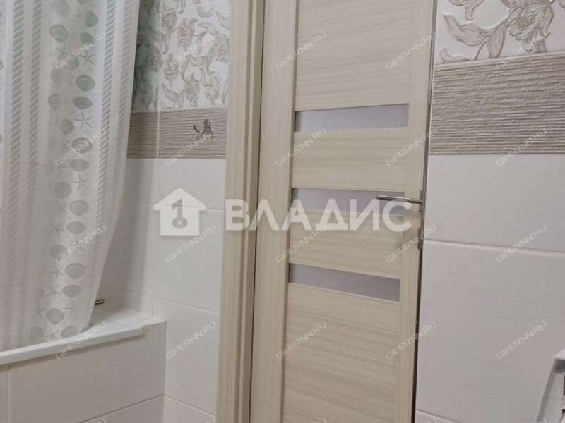 четырёхкомнатная квартира на улице Романтиков дом 1