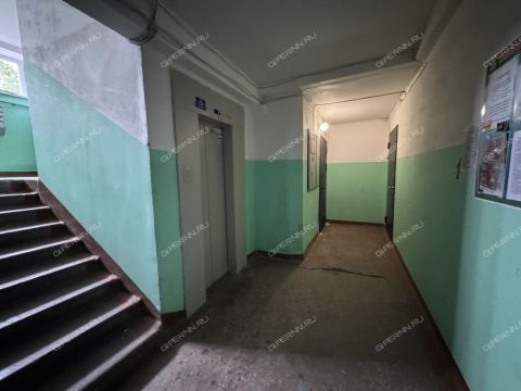4-komnatnaya-ul-strokina-d-16b фото