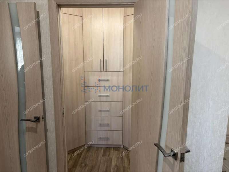 трёхкомнатная квартира на улице 40 лет Октября дом 15 к1