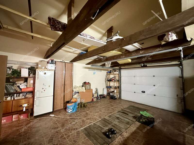 дом на  село Безводное