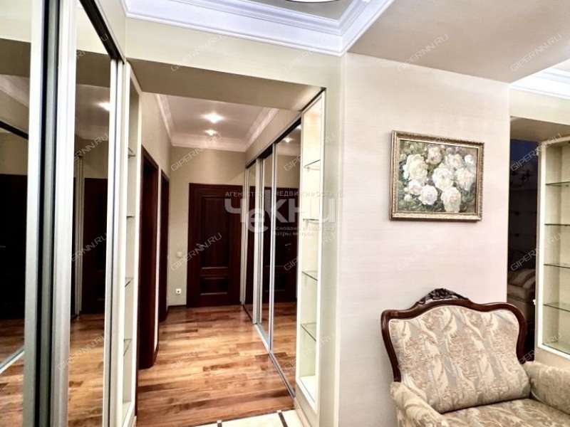 трёхкомнатная квартира на улице Коминтерна дом 139