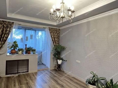 3-komnatnaya-ul-strokina-d-9a фото