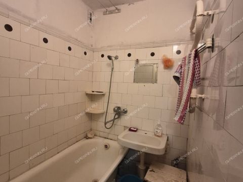 4-komnatnaya-ul-geroya-shnitnikova-d-12 фото