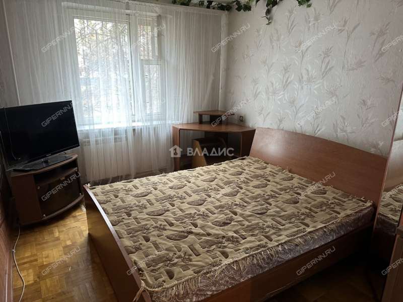 трёхкомнатная квартира на улице Верхнепечёрская дом 4