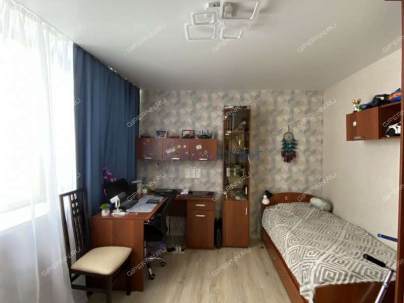 четырёхкомнатная квартира на улице Петрищева дом 10 город Дзержинск