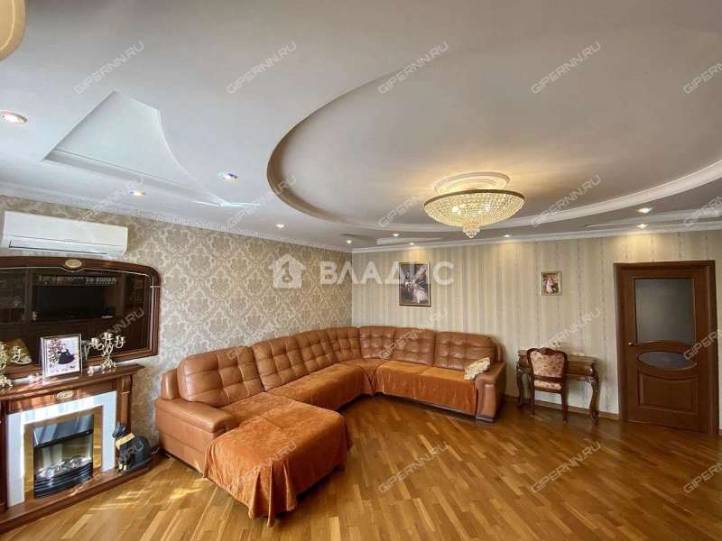 четырёхкомнатная квартира на улице Дунаева дом 8