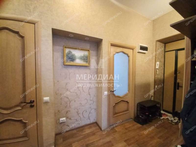 четырёхкомнатная квартира на улице Страж Революции дом 6/3