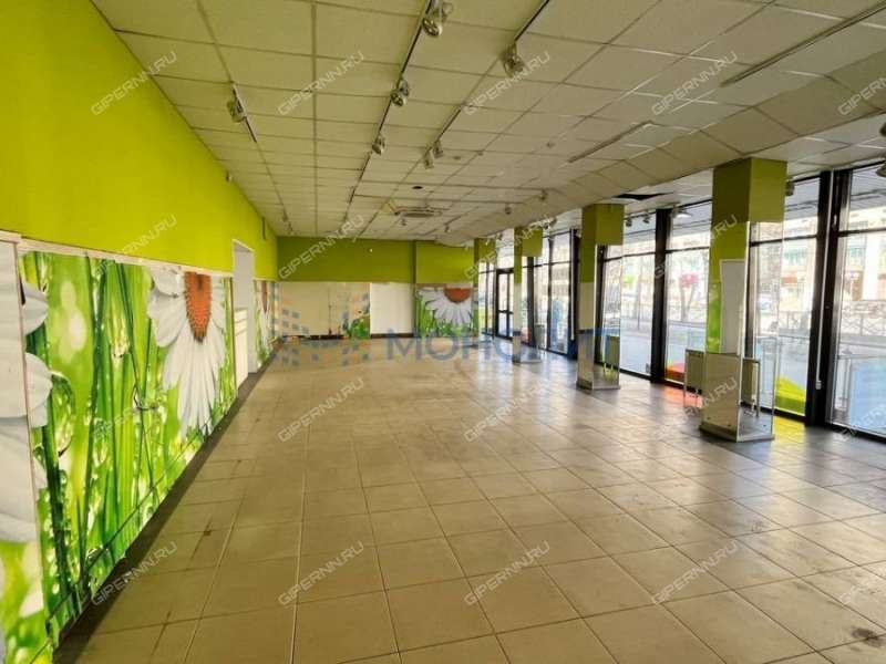 помещение под торговую площадь, недвижимость под образовательные учреждения на улице Коминтерна