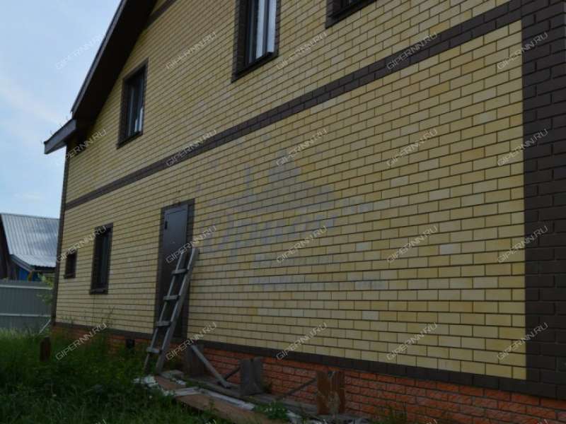 дом на Центральной улице село Криуша