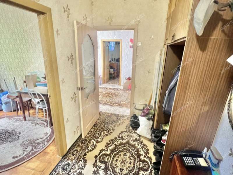 четырёхкомнатная квартира в 2-м микрорайоне дом 23а город Кстово