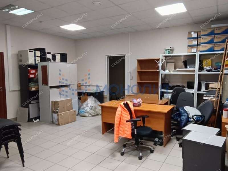 помещение под торговую площадь, производственную площадь на улице Черняховского