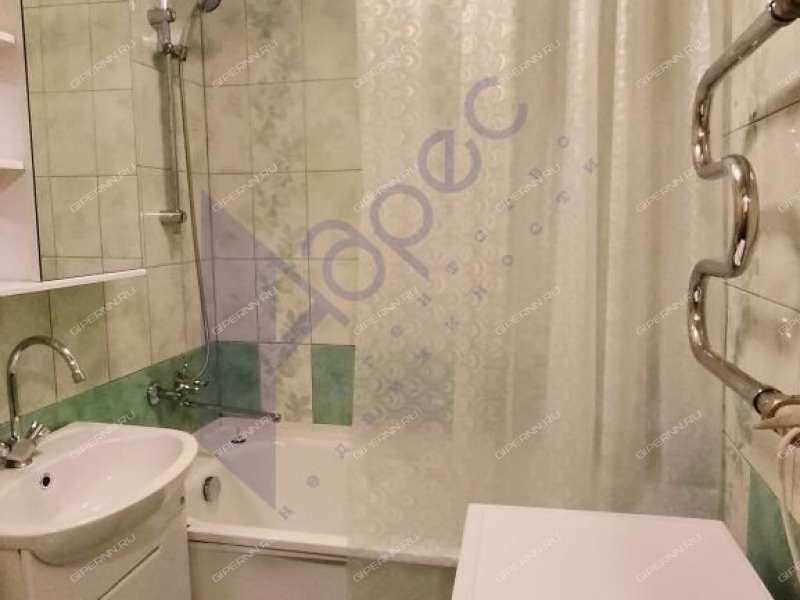 трёхкомнатная квартира на Горловской улице дом 5