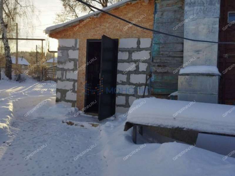 дом на Центральной улице село Дубское