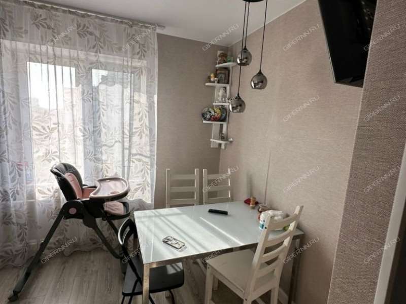 трёхкомнатная квартира на проспекте Ильича дом 38