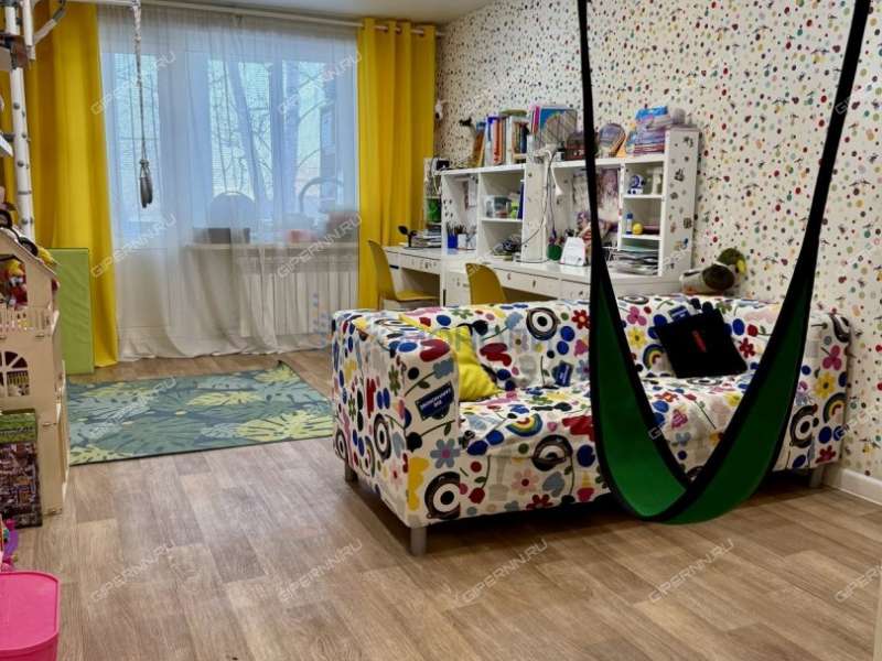 четырёхкомнатная квартира на улице Строкина дом 18