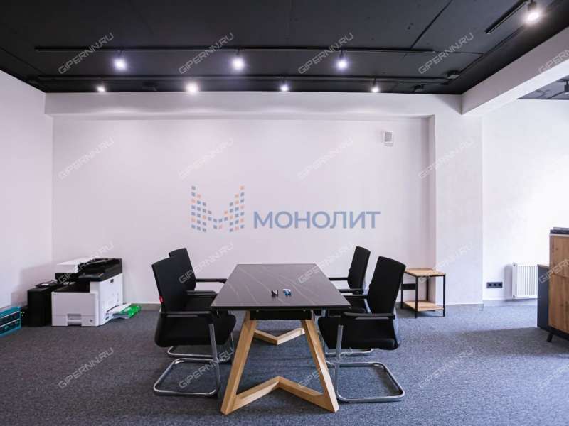 помещение под офис, недвижимость под образовательные учреждения на площади Свободы