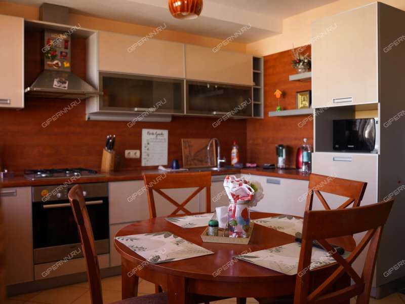 трёхкомнатная квартира на Берёзовской улице дом 103