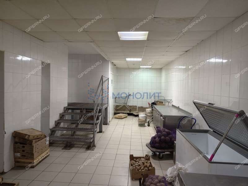 помещение под помещение свободного назначения, торговую площадь на Советской площади город Балахна